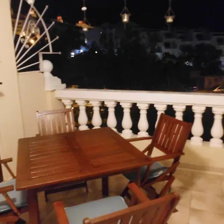 1 Bedroom Cristianos Appartamento *
