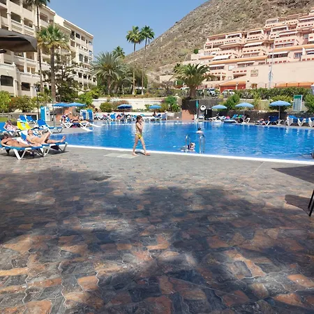 1 Bedroom Cristianos Апартаменты *