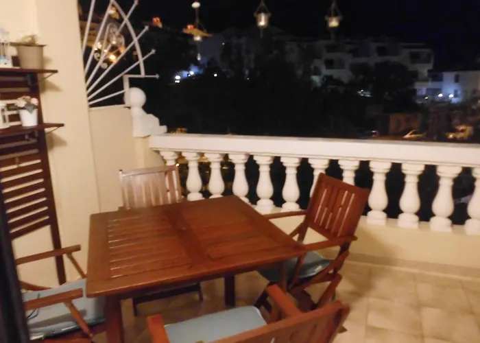 1 Bedroom Cristianos Appartamento *