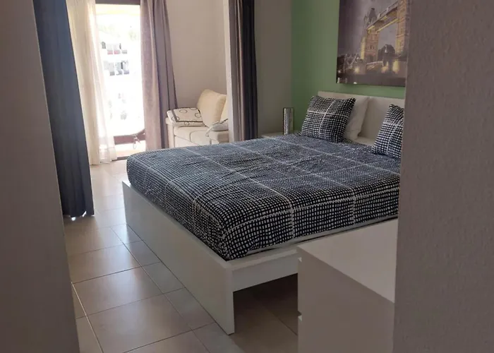 1 Bedroom Cristianos Appartamento
