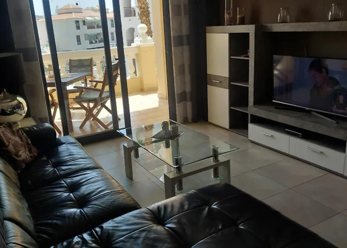 1 Bedroom Cristianos Appartamento